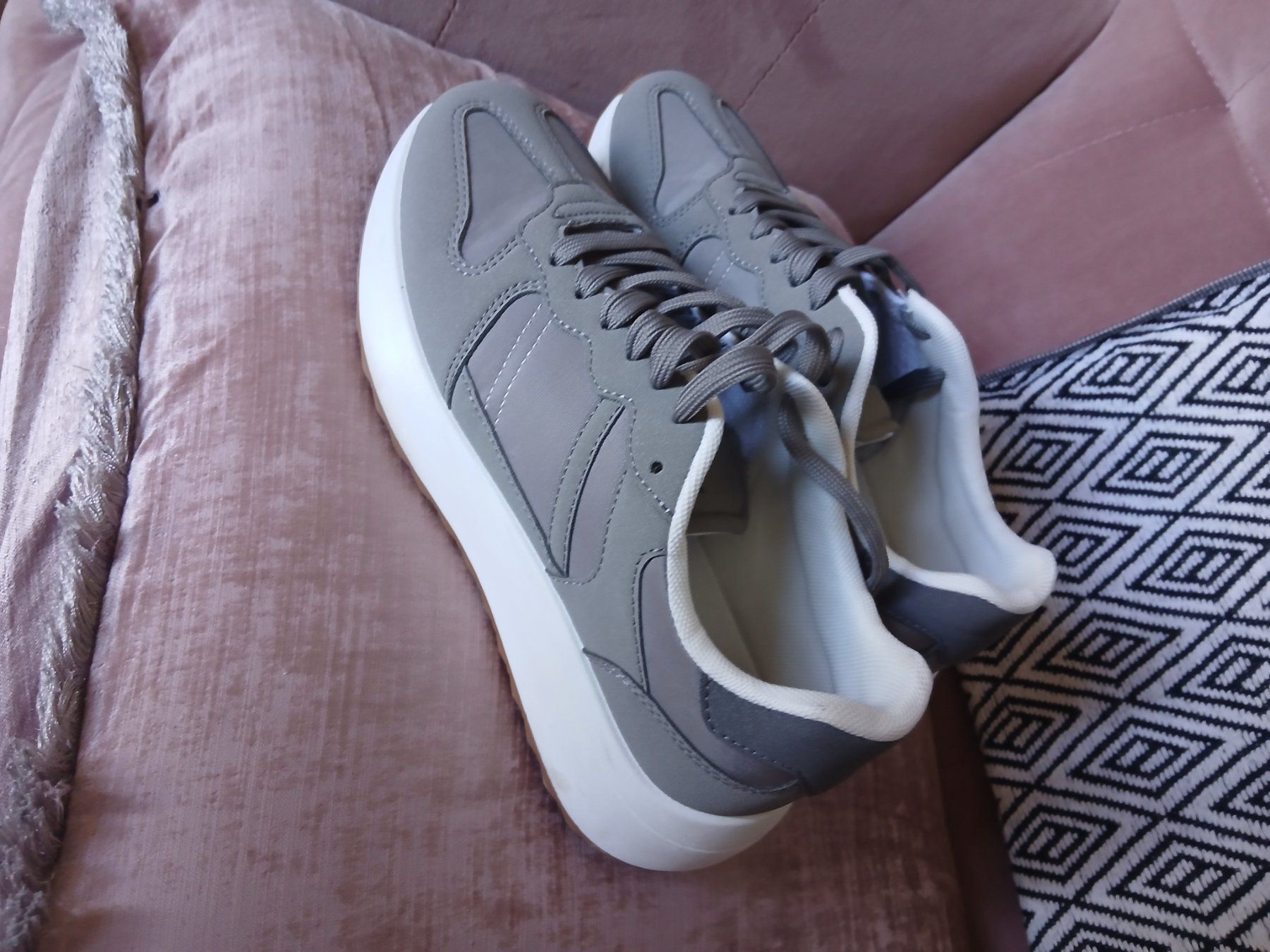 Scarpe da uomo: Sneakers Gr 39 grau wie neu – Usato da Brütten venduto da ver_jql7 3