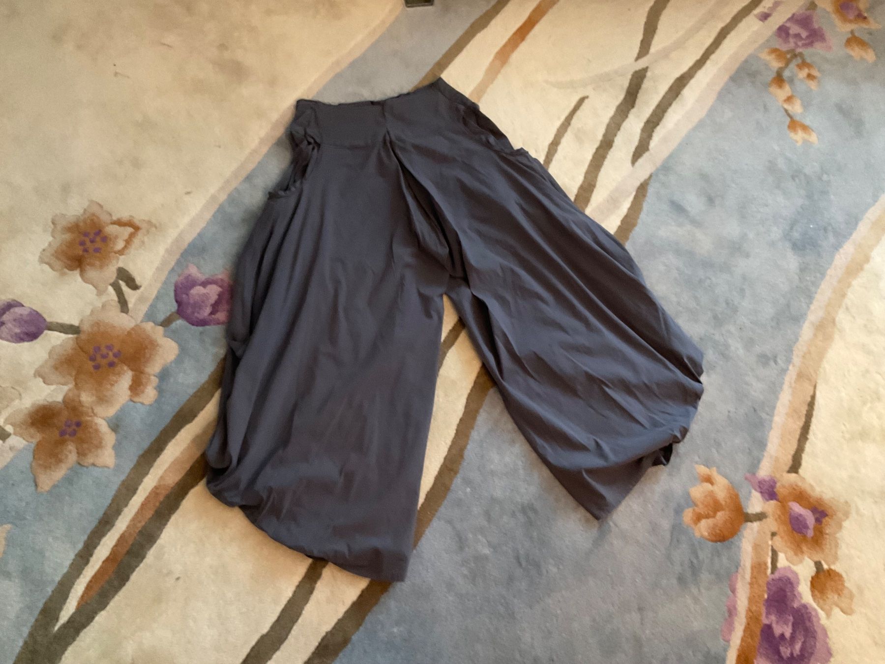 Pantaloni: Pantalon taille haute ample gris taille unique TAKE IT EASY – Usato da Genève venduto da Mazelyne