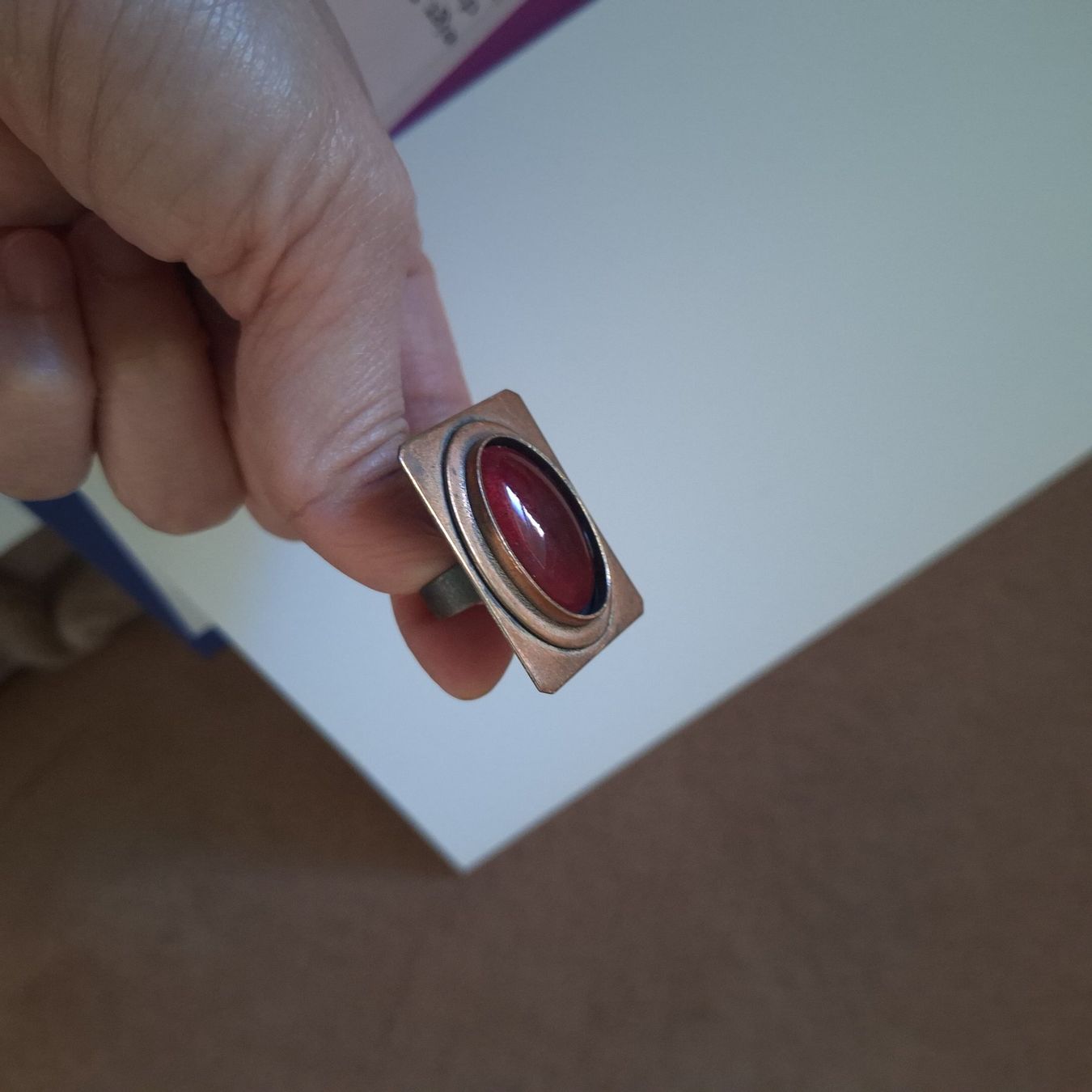 Anelli: Vintage Ring, Grösse verstellbar, dunkelroter Stein – Usato da Winterthur venduto da ric_rl7n 4