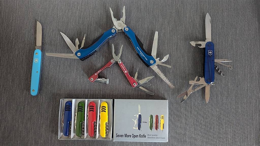 Coltelli tascabile: 8 Taschenmesser – Nuovo (secondo la descrizione) da Altdorf UR venduto da Walhalla59