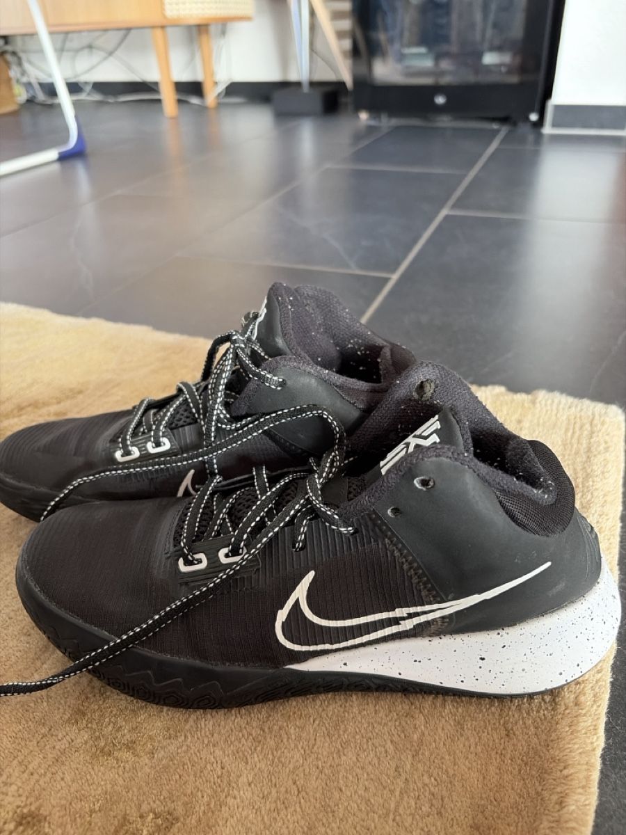 Nike Herrenschuhe: Nike Kyrie Flytrap Basketball Shoes  – Neu (gemäss Beschreibung) aus Freienbach von lin_5lbb 2