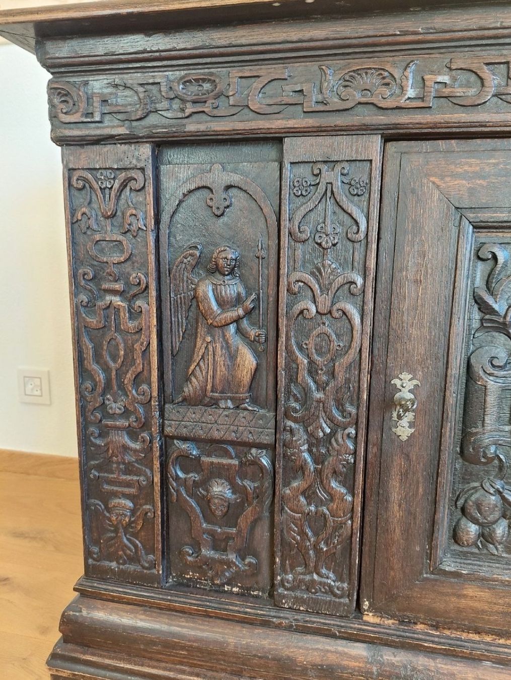 Büffets: Sideboard/buffet, geschnitzt, ca. 1800, Renaissance Stil – Gebraucht aus Ehrendingen von fwu_zk9f 2