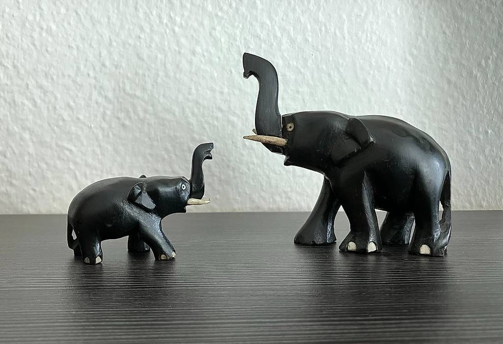 Figuren: Afrikanische Figuren Schwarze Elefanten – Gebraucht aus Wettingen von Ricolino2025 1