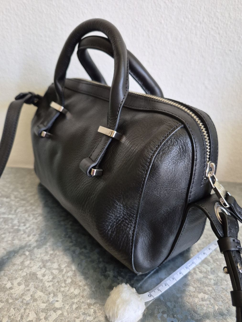 Taschen für Damen: Massimo Dutti  Ledertasche  Schwarz – Gebraucht aus Bern von Rou_rsz5 5