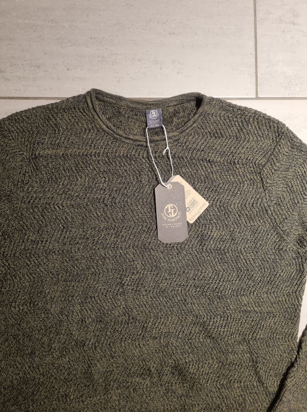 Maglioni & Felpe: Herren Strickpullover; Olivgrün ; Gr. XL; Neu! – Nuovo e nell'imballaggio originale da Flumenthal venduto da Krajan 1