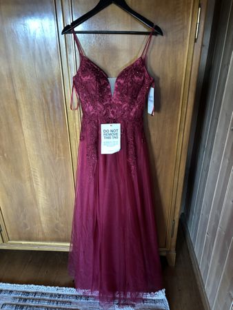 Wunderschönes Abendkleid, bordeauxrot, Grösse 36, neu!