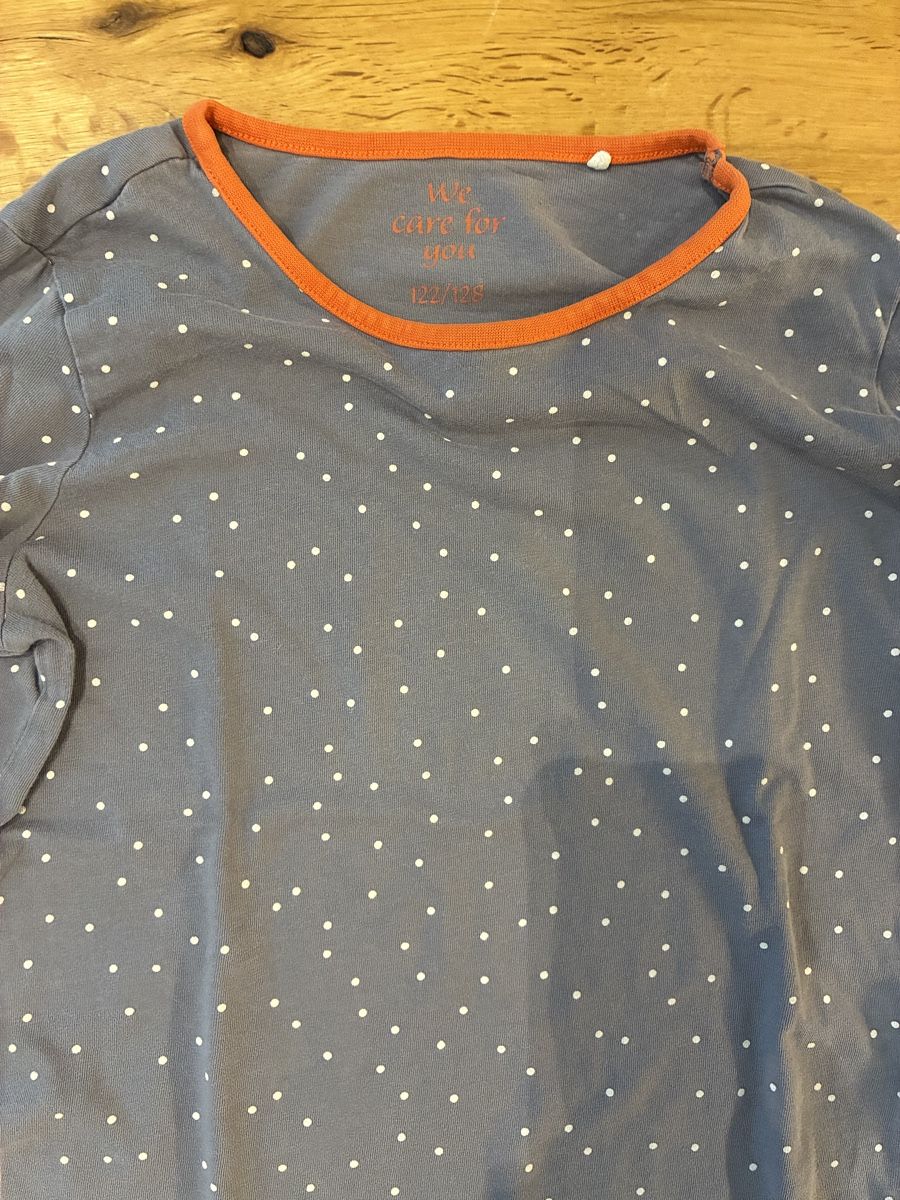 Pyjamas & Ähnliches: Pyjama grau gepunktet / Grösse 122/128 – Gebraucht aus Münchenstein von Pricemaker100 5