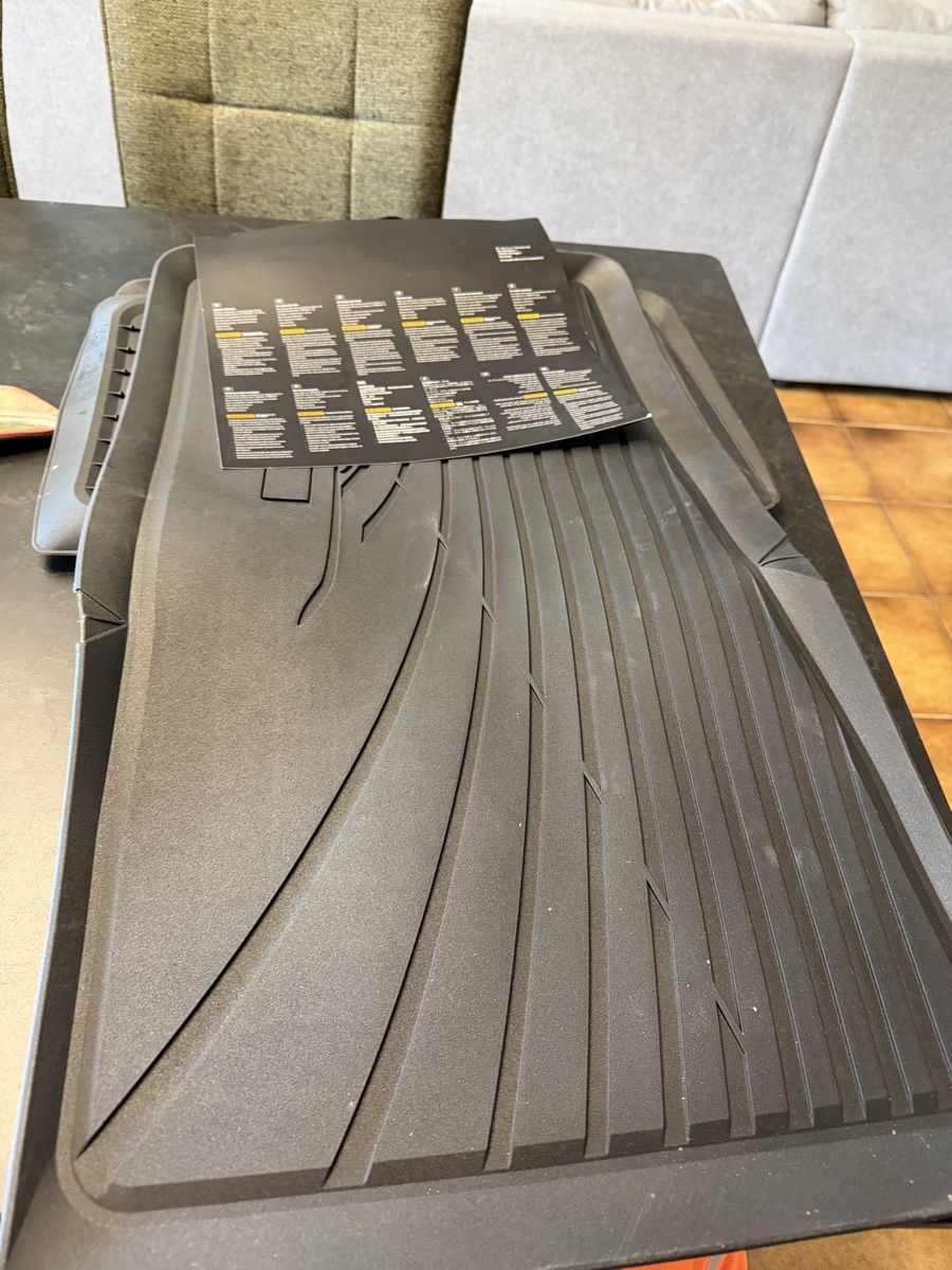 Porsche Tappeti & Tappetini: Tapis tout temps pour Porche  – Nuovo (secondo la descrizione) da Romont FR venduto da sergio_yap 1