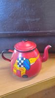 Théière rouge vintage avec éléphant coloré métal émaillé 