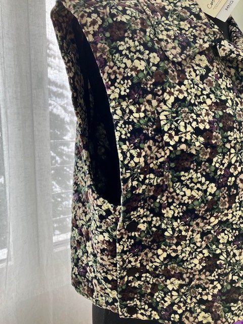 Mango Pantaloni: MANGO Weste & Shorts Set, Blumenmuster, neu – Nuovo e nell'imballaggio originale da Uznach venduto da Atrani 3