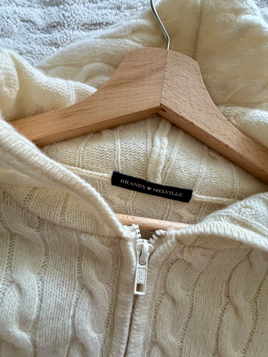 Brandy Melville Giacche: Strickjacke von Brandy Melville – Nuovo (secondo la descrizione) da St.Gallen venduto da emm_9ydh 2