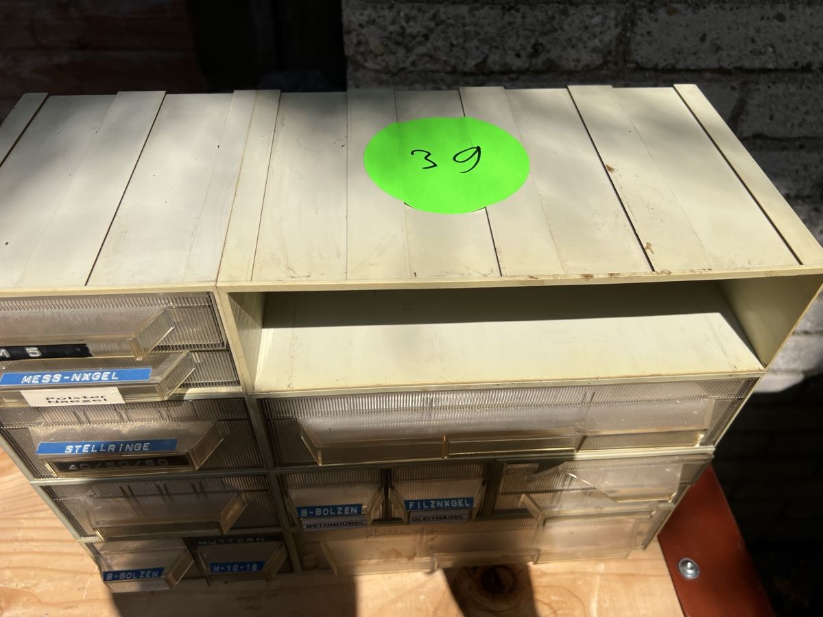 Alle Werkzeuge: Sortiment Box mit Schrauben etc. Gebraucht  – Gebraucht aus Neuenhof von Willi111