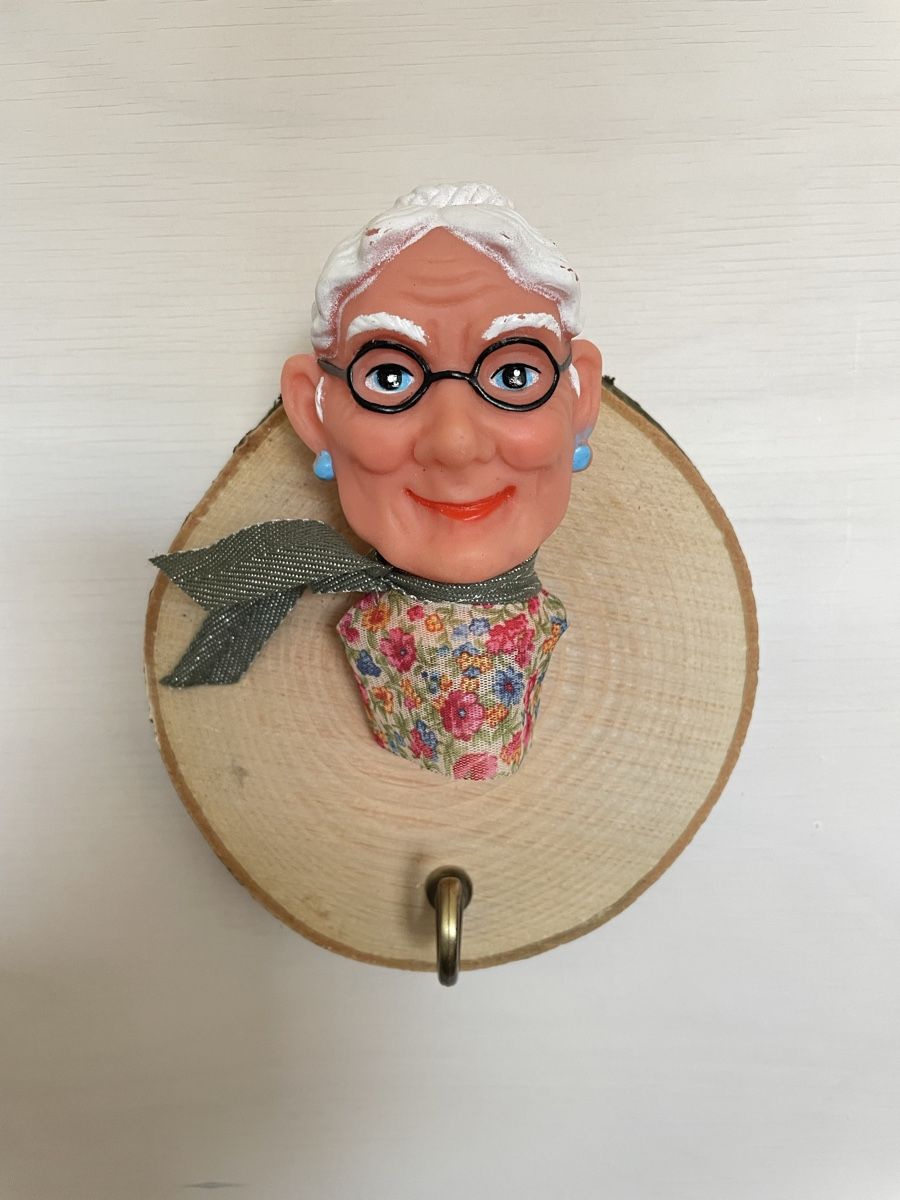 Guardaroba: Garderobe mit Kasperli Figur – Usato da Zürich venduto da Refereefair 2