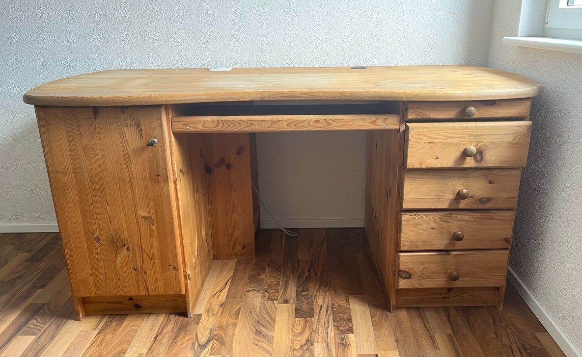 Schreibtische: Schreibtisch aus Vollholz – Gebraucht aus Rafz von Flabadip 9