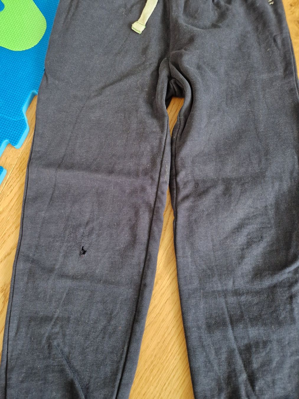 Esprit Pantaloni: Trainerhose Gr. 116/122 Esprit – Usato da Davos-Dorf venduto da Bpelikan 1