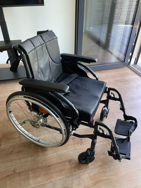 Chaises roulantes: Rollstuhl: Invacare Action 3 – Neuf (Voir description) à Zürich par ron_7z2x