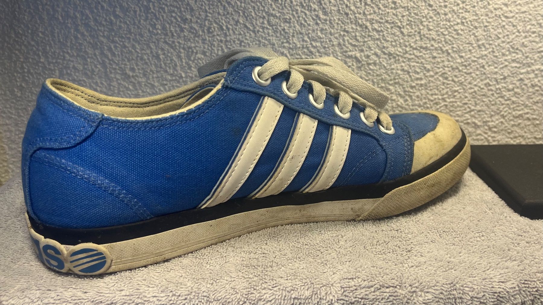 Adidas Chaussures hommes: Sneaker Adidas in blau und Grösse 42 – D'occasion à Güttingen par Comeback_Q 2