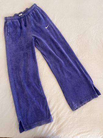 Nike Cordhose-Trainer, Lila Gr. S, Vintage Look