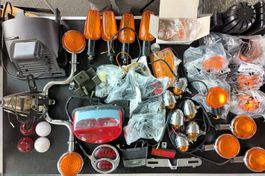 Motorradteile & Zubehör – Lot mit Blinkern und Rückleuchten