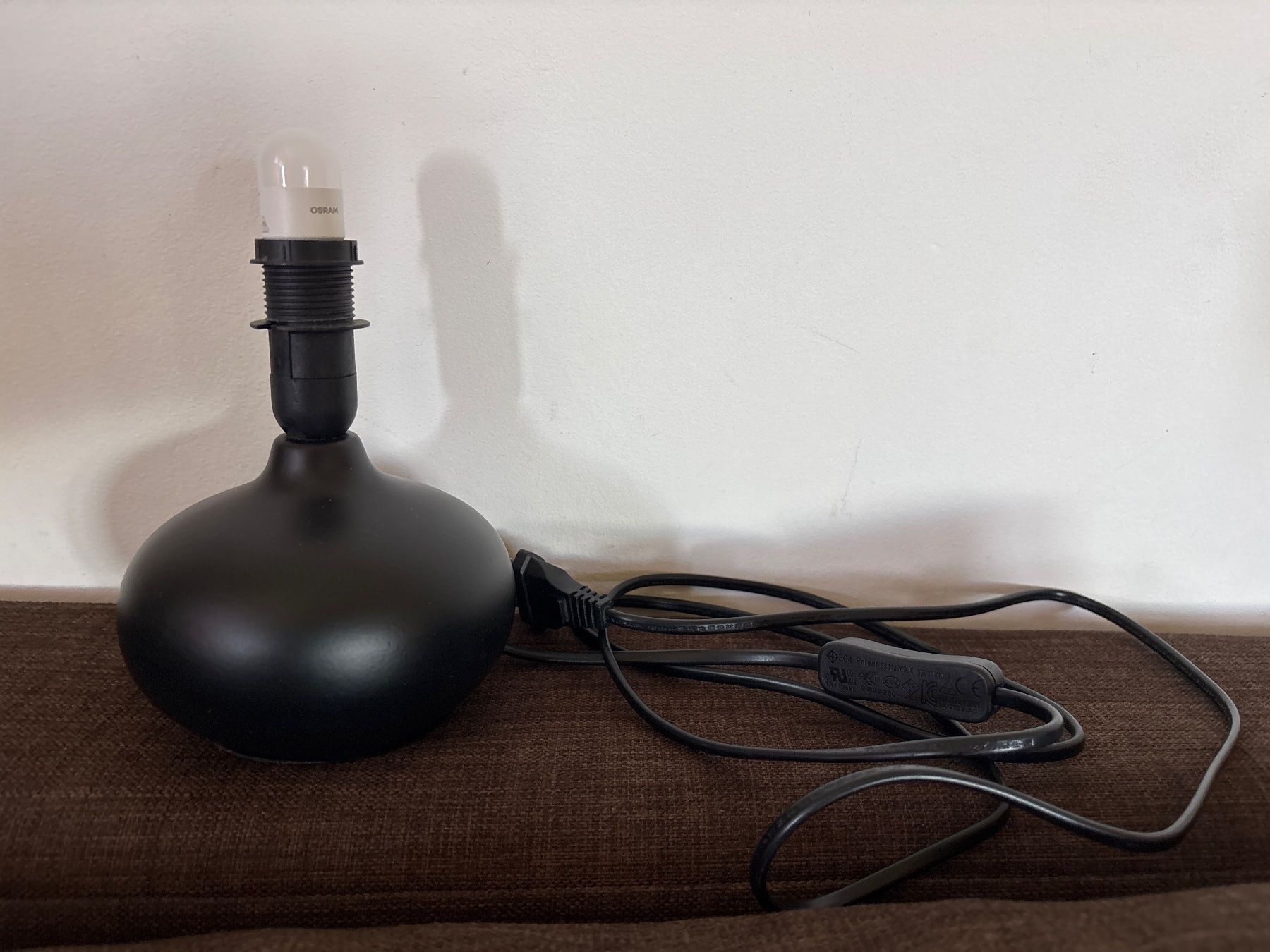Ikea Lampade: Schwarze Nachttischlampe /Tischlampe – Usato da Genève venduto da Buens4