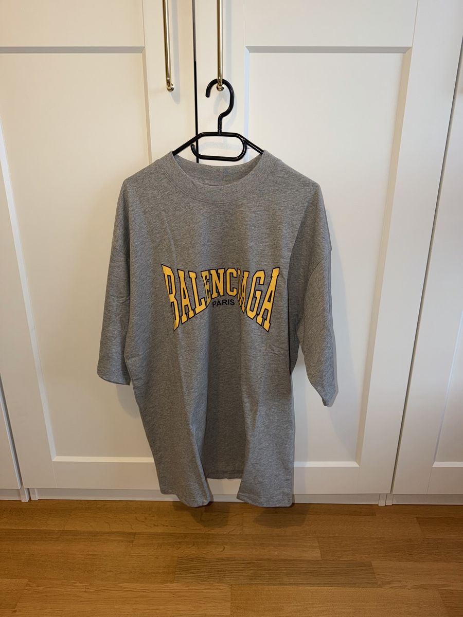 Balenciaga T-shirt: SS23 BALENCIAGA L Oversized – Usato da Cortaillod venduto da auraya22