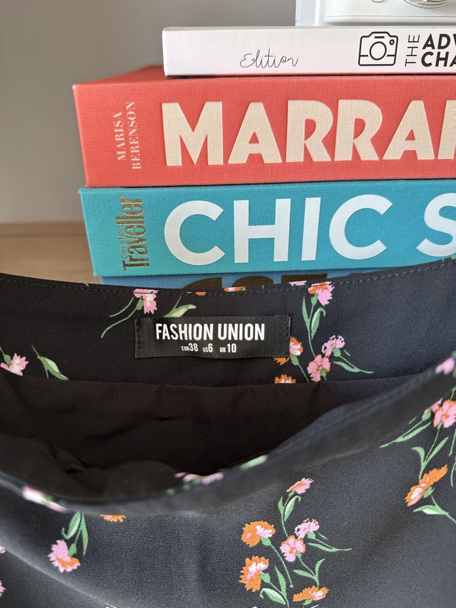 Gonne: Jupe noir fleurs 38 – Nuovo (secondo la descrizione) da La Croix (Lutry) venduto da secondhandZara 2