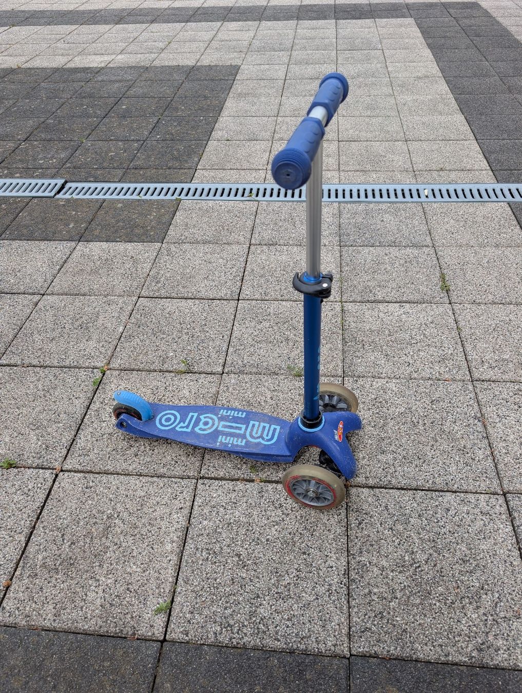 Micro Kickboard: Mini Micro Scooter blau – Usato da Uster venduto da FabioR 1