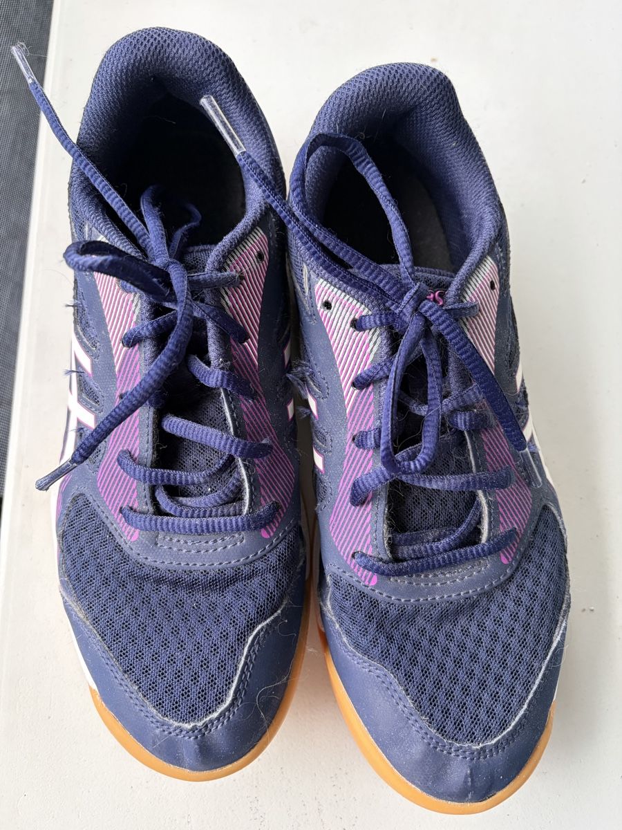 Asics Herrenschuhe: Asics Hallenturnschuhe Gr. 38 – Gebraucht aus Birrwil von Kiramau1974