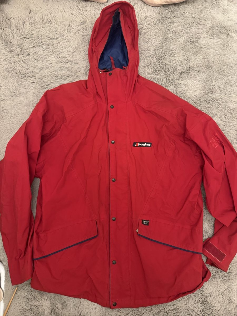 Berghaus Jacken: Berghaus Gore-Tex Jacket Red Size XL – Gebraucht aus Arzier-Le Muids von kol_6zbr