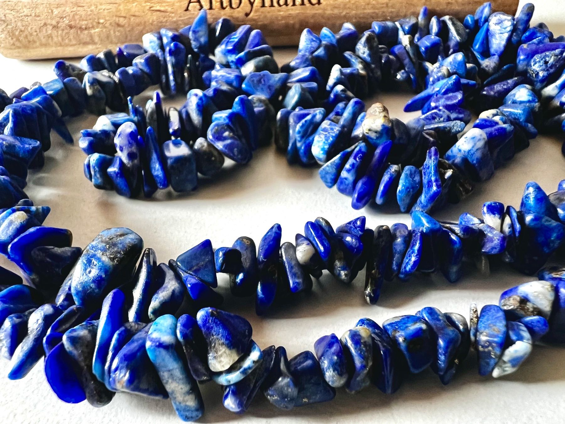 Catenine: FARBINTENSIVE SODALITH LONG KETTE  - 70cm - HANDGEFERTIGT – Usato da Ruswil venduto da artbyhand
