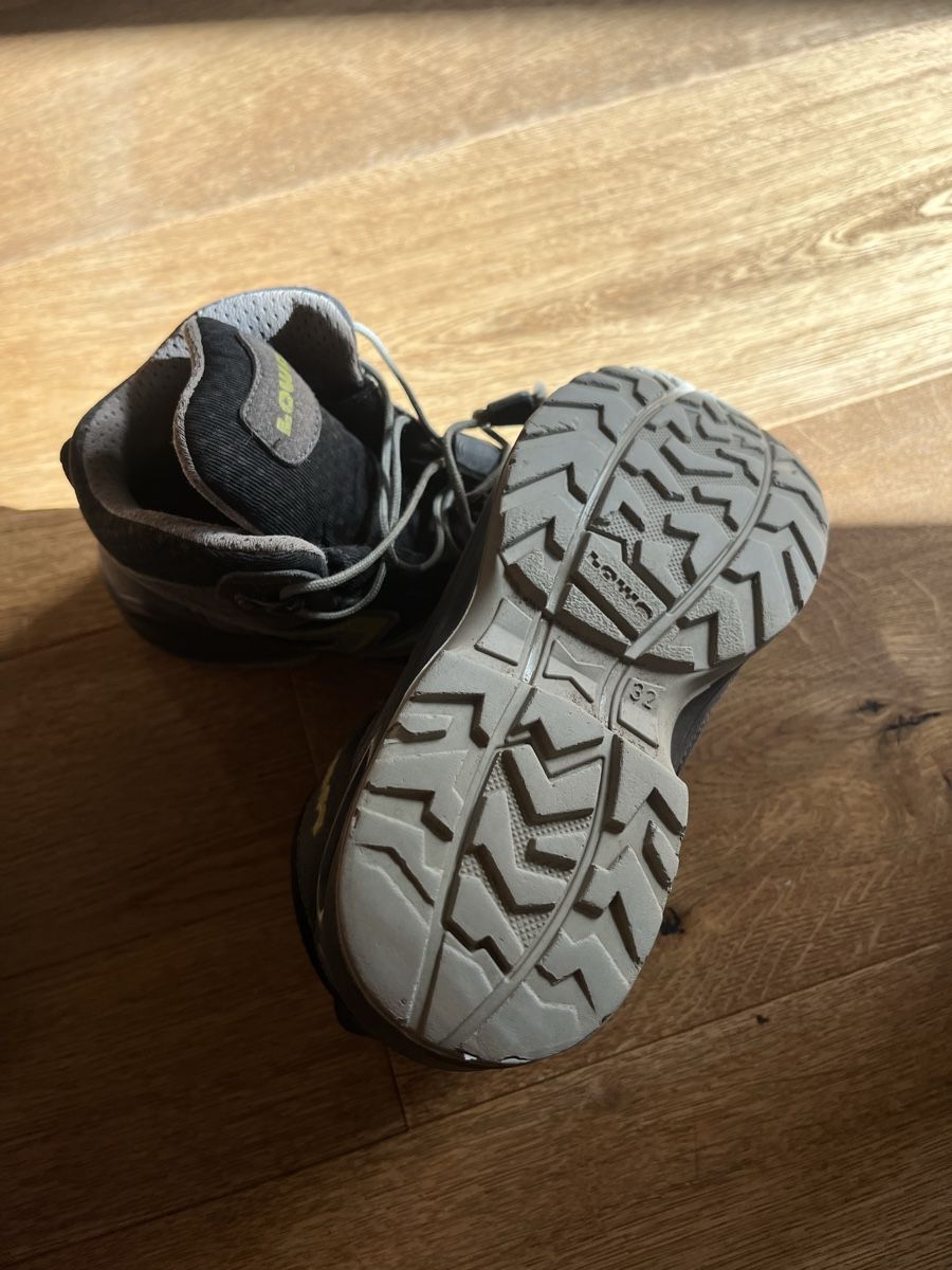 Lowa Chaussures garçon: Lowa Gr.32 – D'occasion à Bellach par mer_kx25