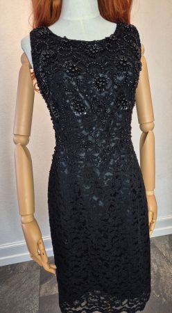 Kleid mit Strassstickerei