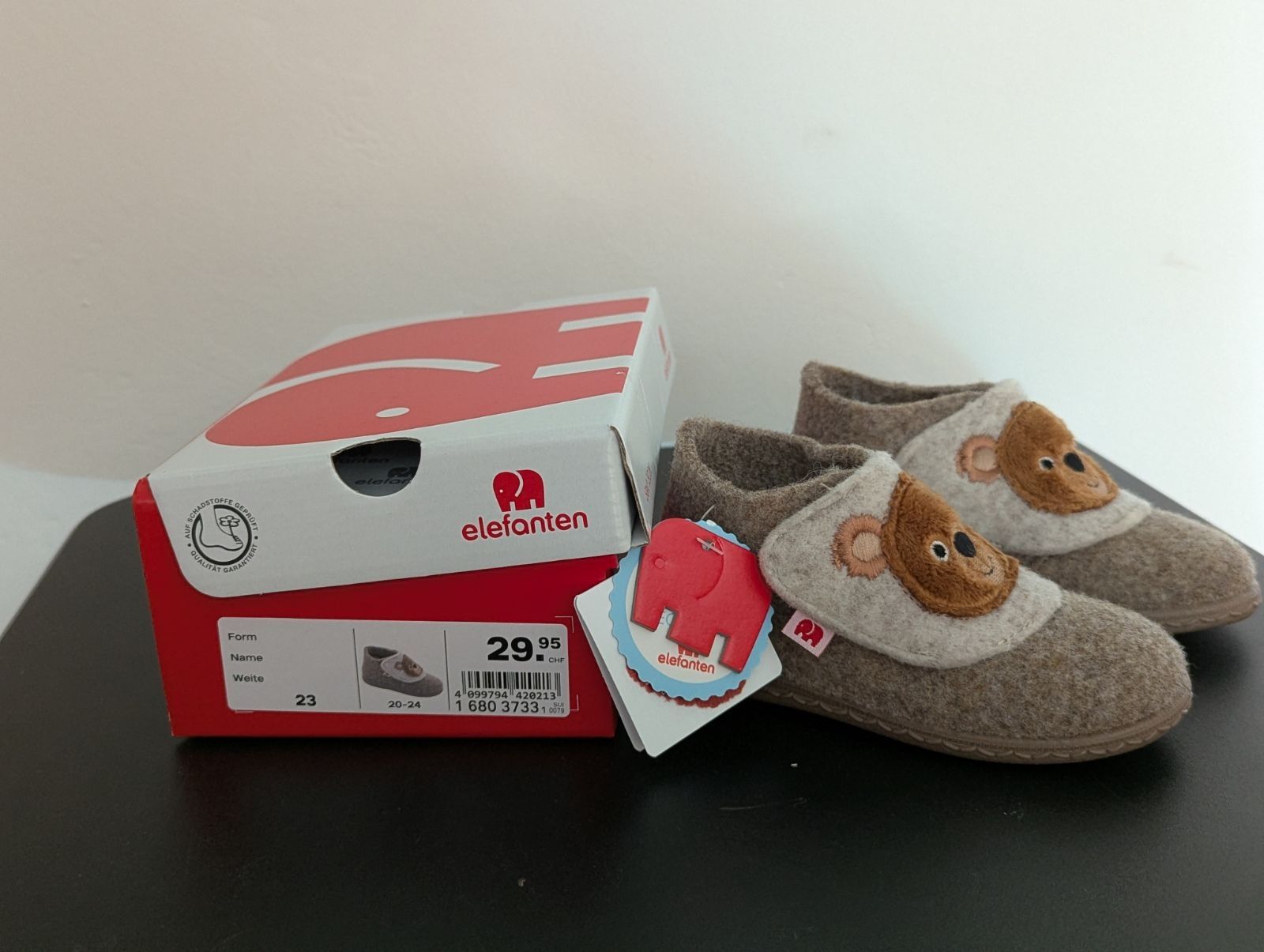 Elefanten Scarpe per ragazzi: Hausschuhe Elefanten, braun, mit Bär, Gr. 23 - Kinder – Nuovo e nell'imballaggio originale da Unterkulm venduto da Fleischkaese1 2