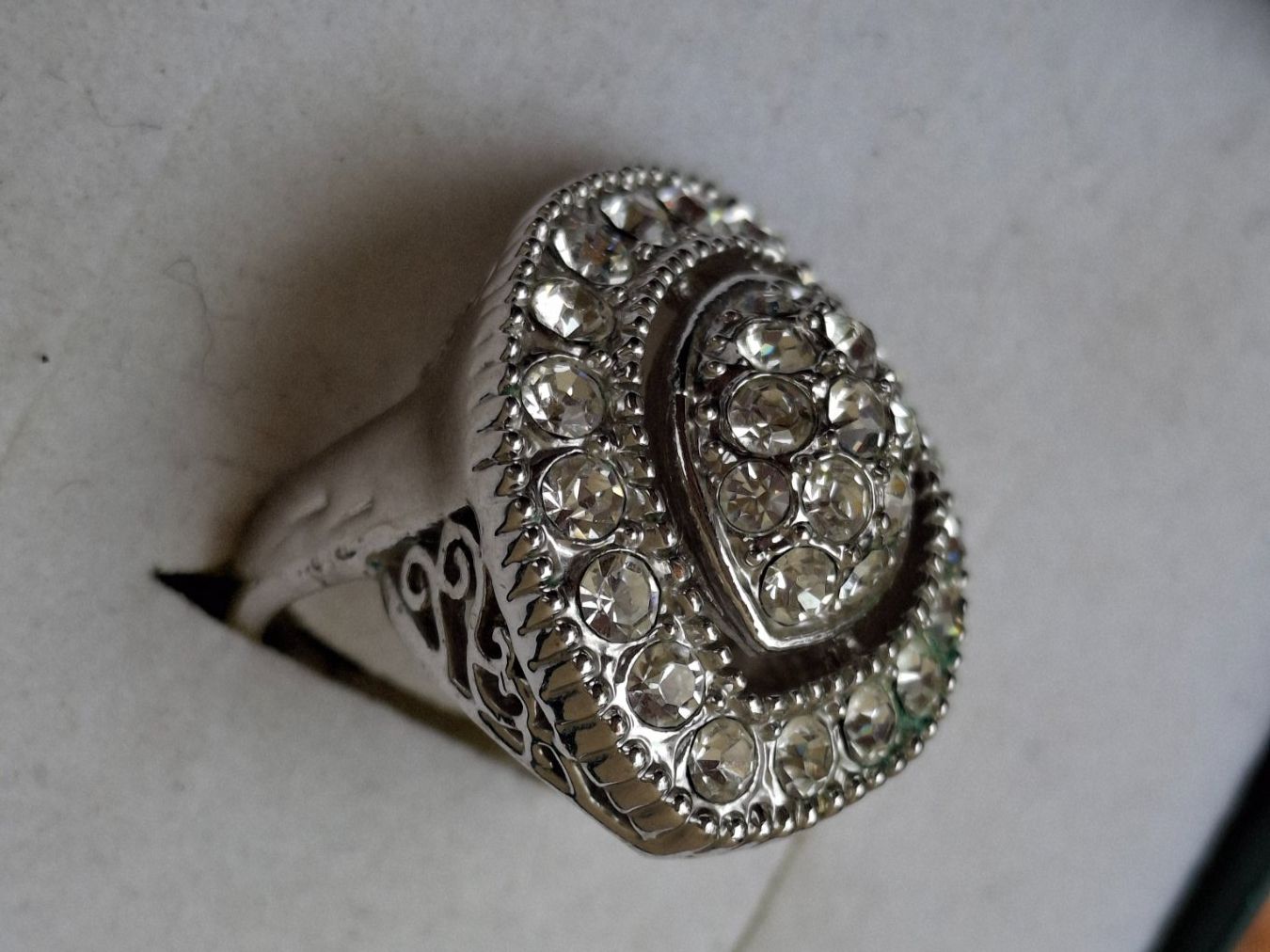 Ringe: Funkelnder Cocktail Ring Oval, Modeschmuck opulent Gr. 18 mm – Gebraucht aus Münchenbuchsee von babilibern 3