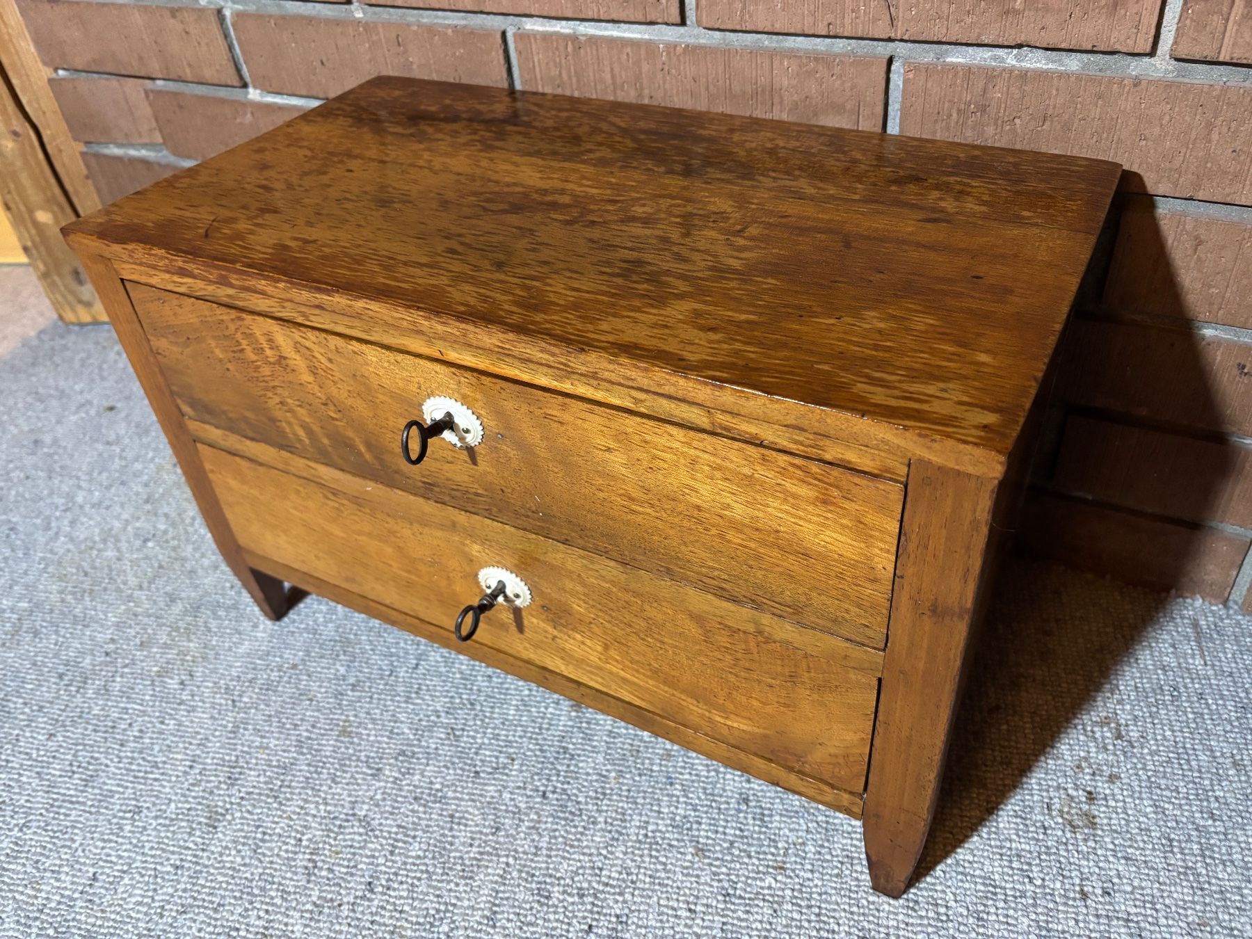 Cassettiere: Kommödchen Biedermeier klein antik original ca.1850 Kommode – Usato da Hinwil venduto da DaniBachman 1