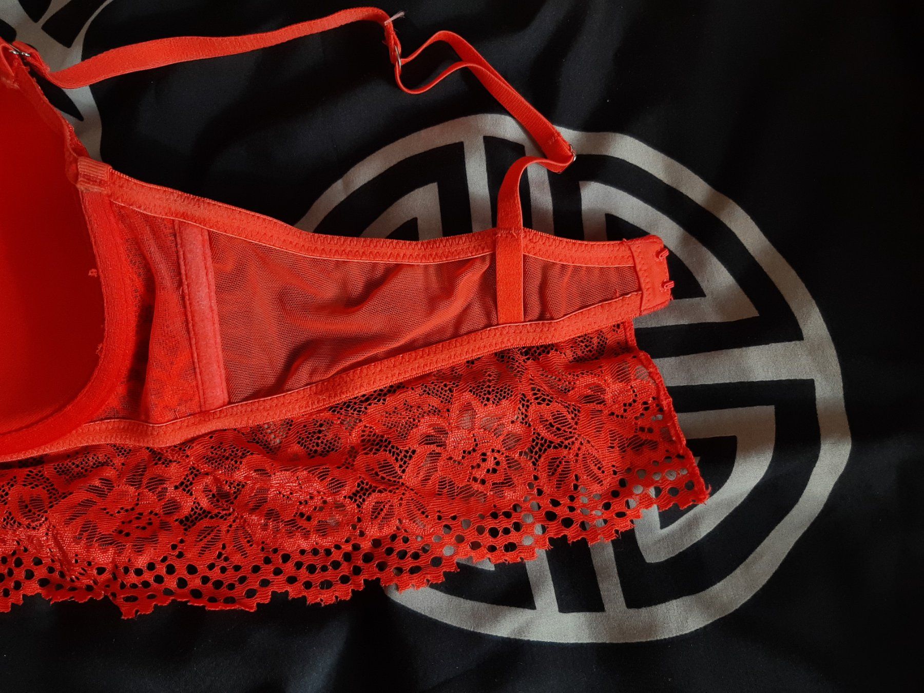 Altra biancheria intima: BH Gr. 80C  Farbe helles Rot. – Usato da Marthalen venduto da Jenny.Z 2