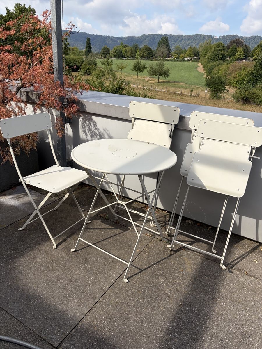 Ikea Set de table et chaises: IKEA garden table + 4 chairs set  – D'occasion à Kilchberg ZH par roz_qcj7