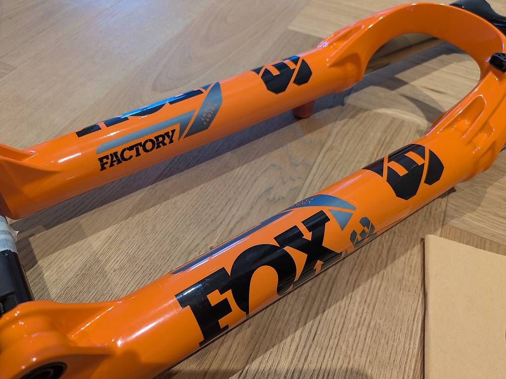 Fox Ersatzteile: Neuware: Fox 38 FACTORY 2026 FLOAT 29 170 Grip X2 – Neu und originalverpackt aus Chur von Trailpapst 1