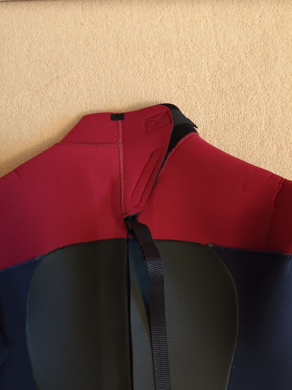 Roxy Completi & Tailleur: Wetsuit Roxy, size 8, 3/2mm, as new – Nuovo (secondo la descrizione) da Zürich venduto da 01138899 6