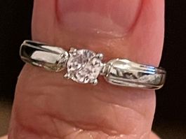 Jolie bague 54 pierre moissanite neuve