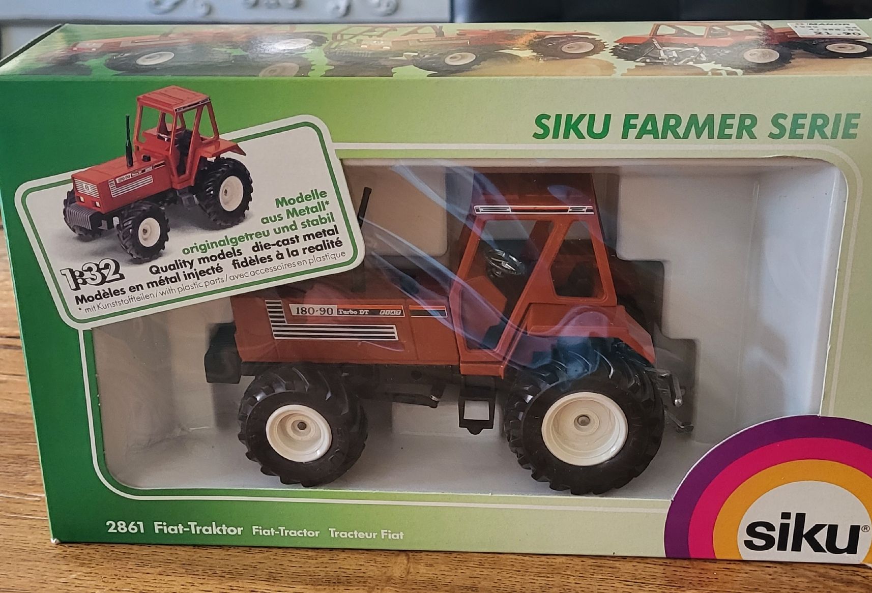 Siku Kit di modellismo & Modellini statici: Siku Traktor Farmer Serie 2861 Metall – Nuovo e nell'imballaggio originale da Kägiswil venduto da Megafi56 1