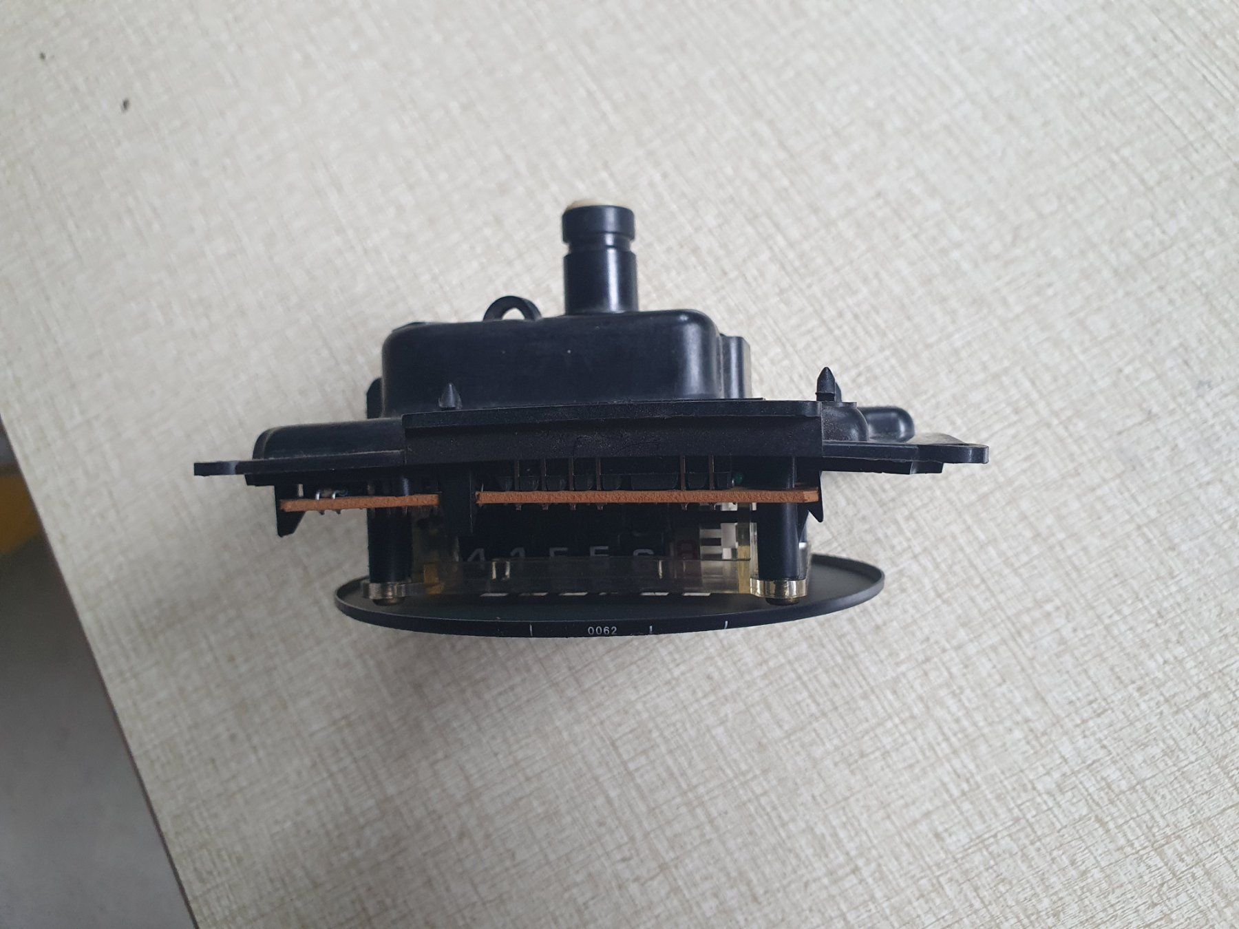 Volkswagen Tutti pezzi di ricambio auto: Tachometer von einem VW Bus T3 Syncro. – Usato da Schönenberg ZH venduto da Technmech 3