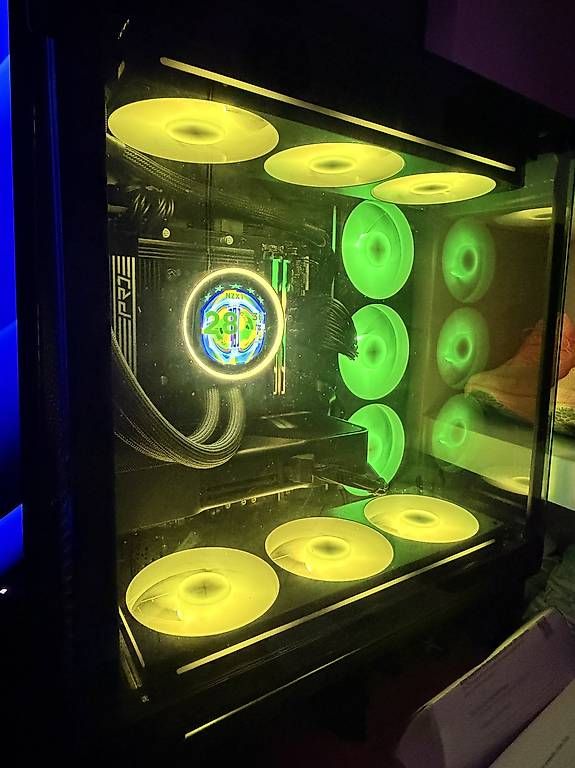 PC: Gaming pc mit Tastatur und maus – Usato da Zürich venduto da mar_xh6j 3