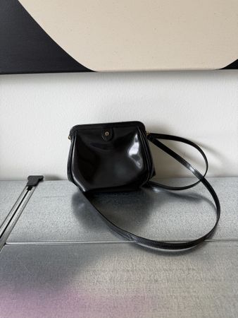 Aigner Handtasche, Lackleder, schwarz, Top Zustand!