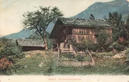 Traditionelles Schweizerhaus alpen
