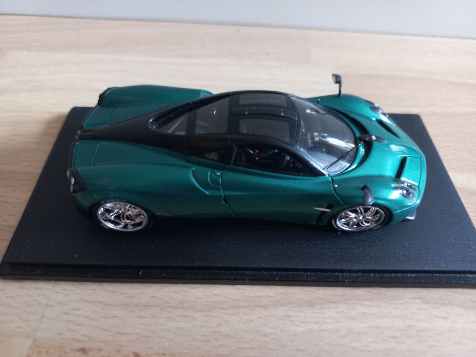 Spark Modellini d'auto: Pagani Huayra 1/43 Spark – Usato da Attalens venduto da remy_s00 3