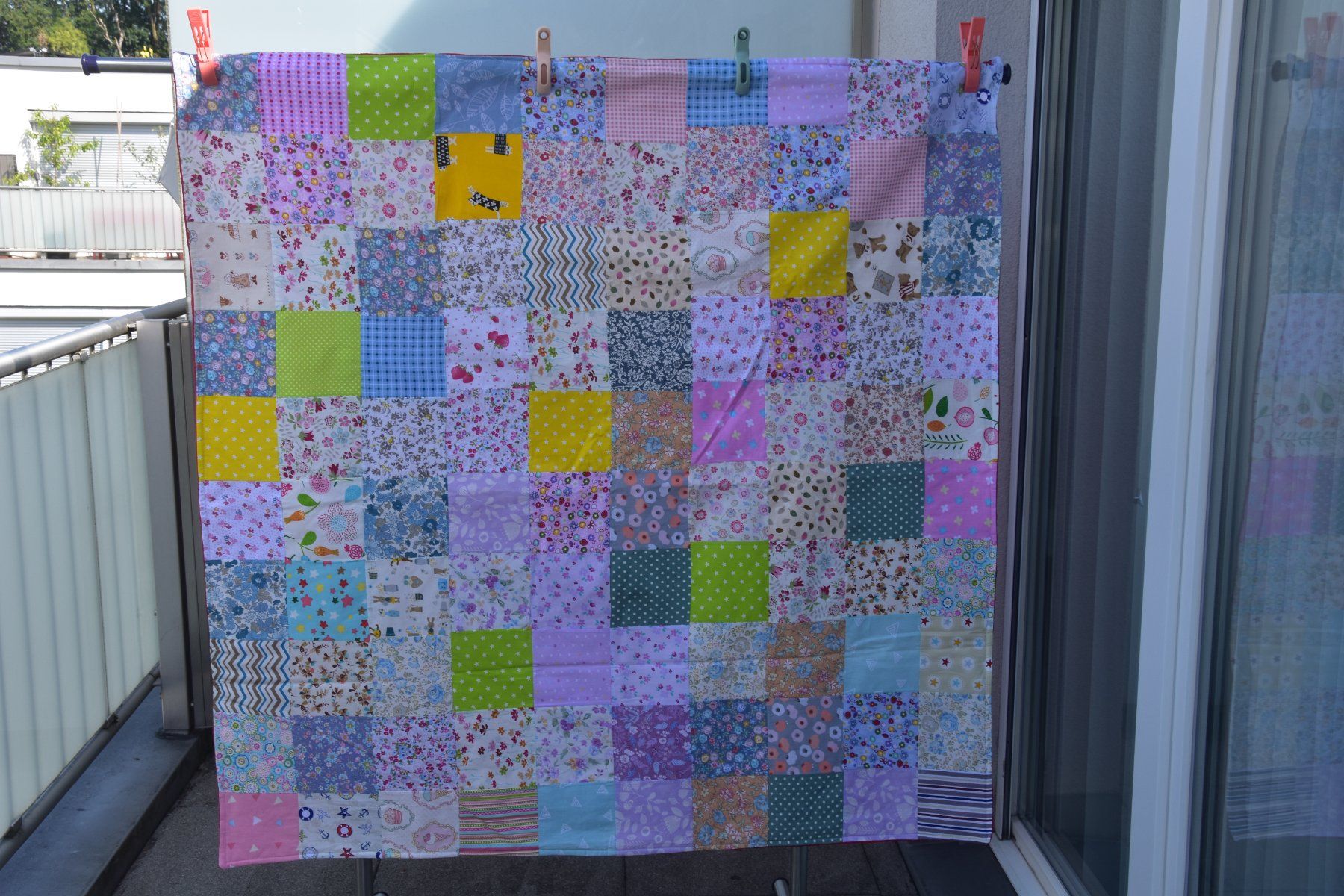 Coperte: Patchwork Decke mit roter Rückseite – Nuovo e nell'imballaggio originale da St. Gallen venduto da Elmarotto 2