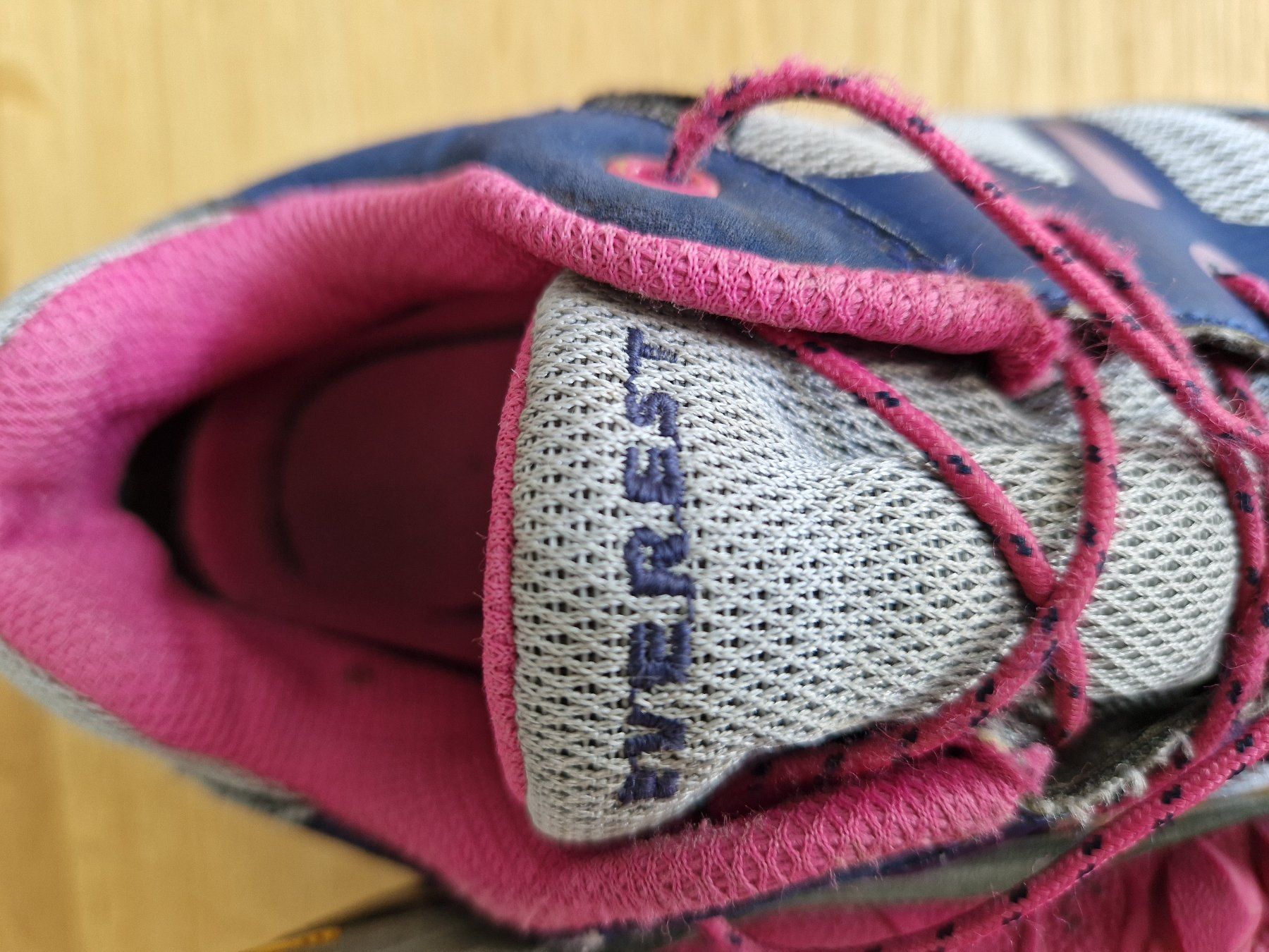 Everest Scarpe per ragazzi: Everest Kinder Wanderschuhe Low Wasserdicht Wanderschuh 32 – Usato da Gossau SG venduto da dolores_x 4