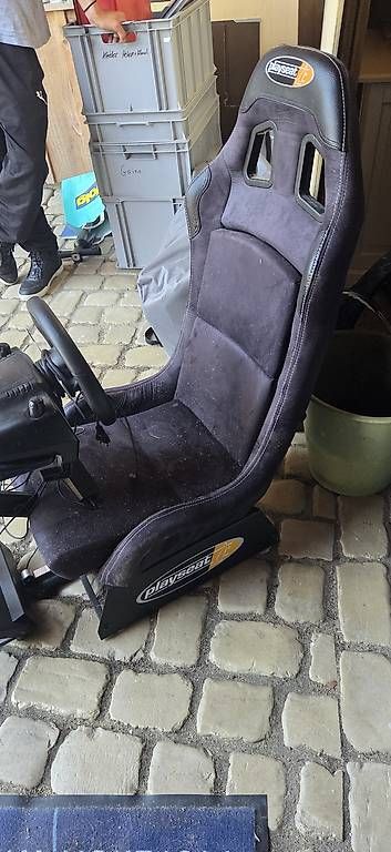 Sedie: Playseat Evolution + Logitech G25 Komplettset 499 CHF VB – Usato da Remigen venduto da gia_r6nx 2