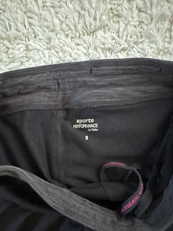 Pantaloni: Sporthose Schwarz, Grösse S – Usato da Ellikon a d Thur venduto da anja_herbi 1